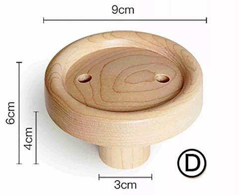 Garderobenhaken aus Holz im Knopf Design